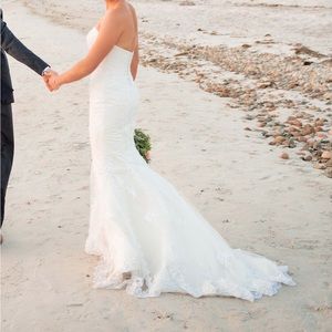 Size 6 ivory lace mermaid wedding dress never altered